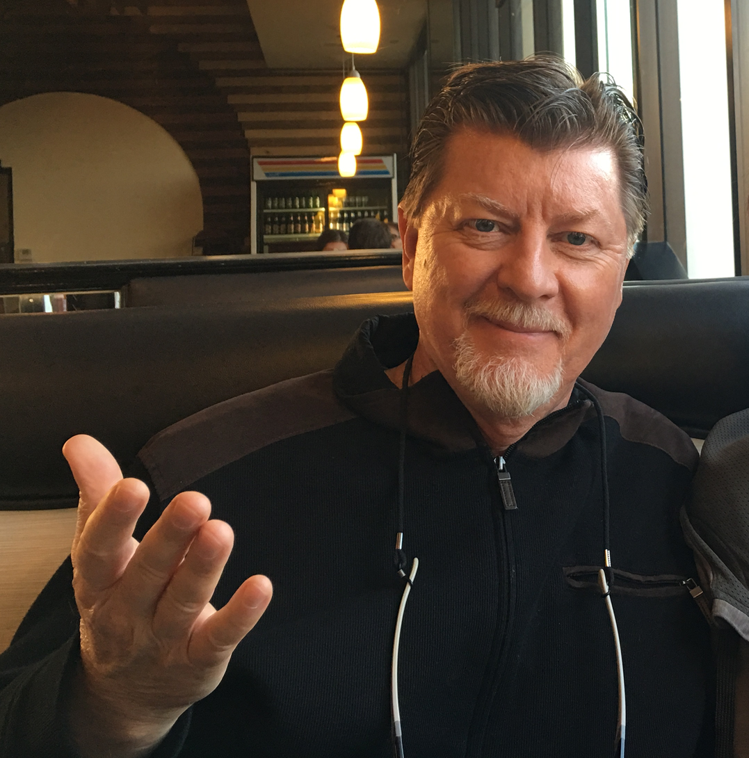 RR pic hand out crop50% RR pic hand out crop50%